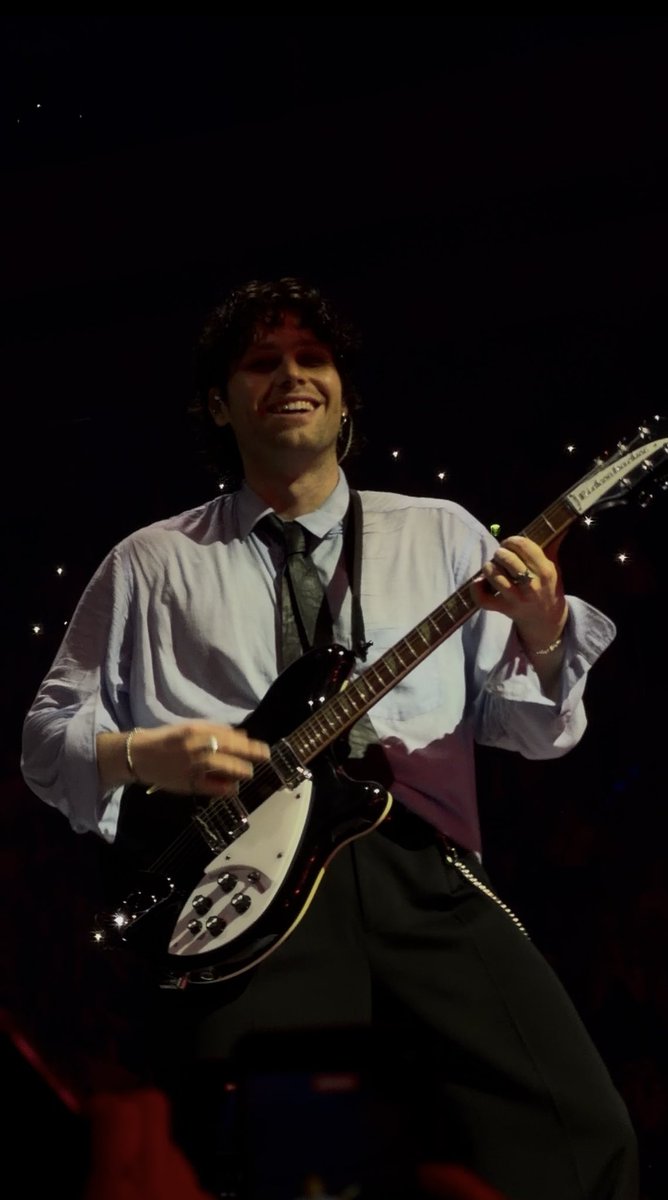 pati ★ tweet media