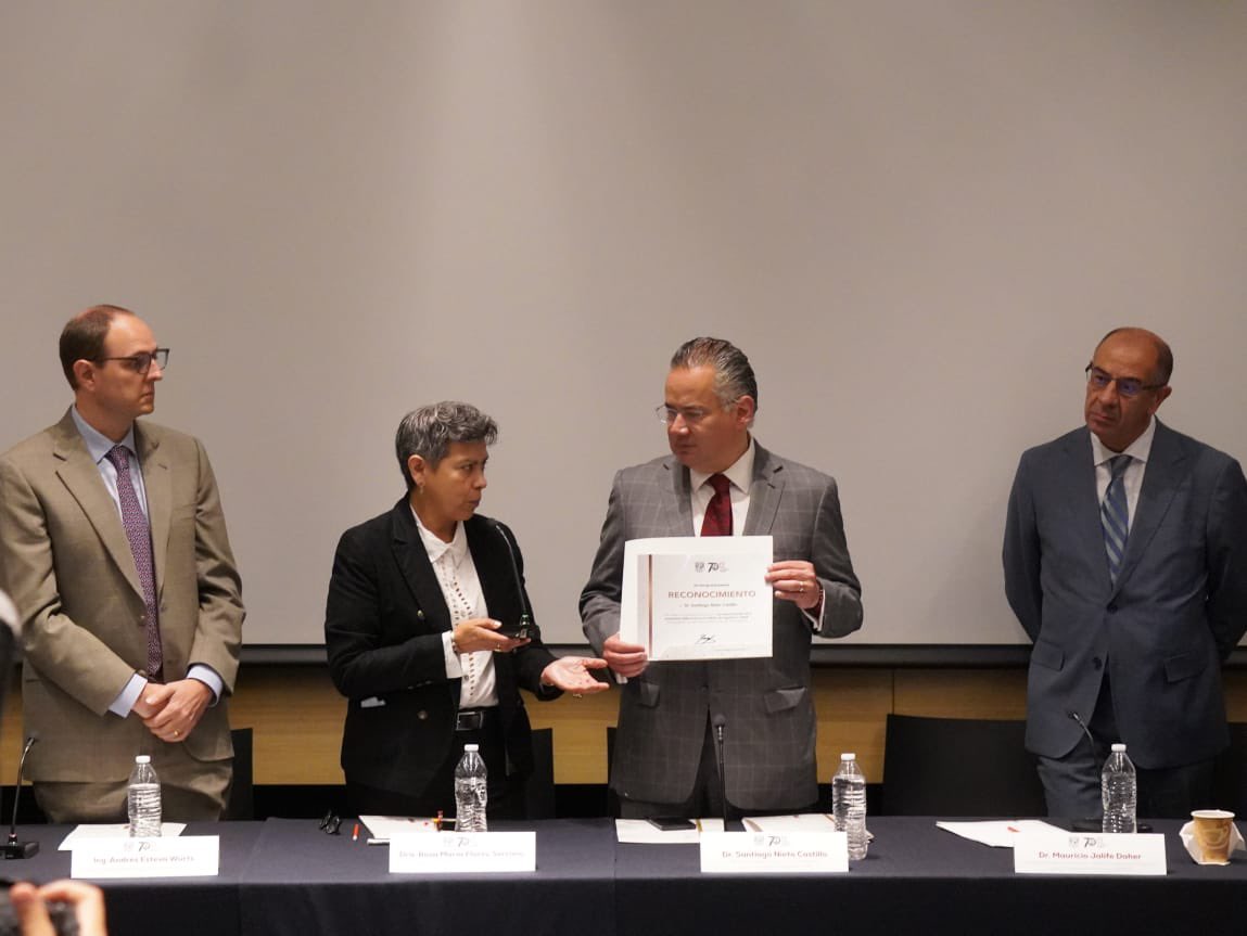 IMPI_Mexico's tweet photo. El Dr. @SNietoCastillo, titular del #IMPI participó en la inauguración del seminario “Las oportunidades de la propiedad intelectual” en el Salón de Seminarios Emilio Rosenblueth del Instituto de Ingeniería de la @UNAM_MX.

Este espacio fomenta el análisis, el intercambio de ideas y la difusión de conocimientos sobre la importancia de la propiedad intelectual como motor de innovación y desarrollo.