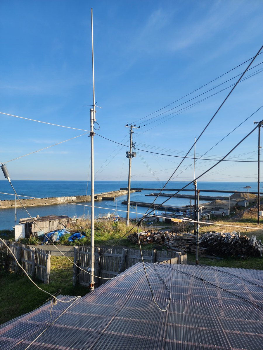 おはようございます❗️
4/24金曜日。今日は２４日西目の日😁
今週もあっと言う間の週末。天気も良好☀️急ぎの作業もなく、まったり過ごせそうです🎵連休も休む気になればいくらでも休めるんだけど、有給が少ないから仕事無くても出る感じ😅無駄に休むと無駄に金つかうしね💧
では、本日もFBに👋