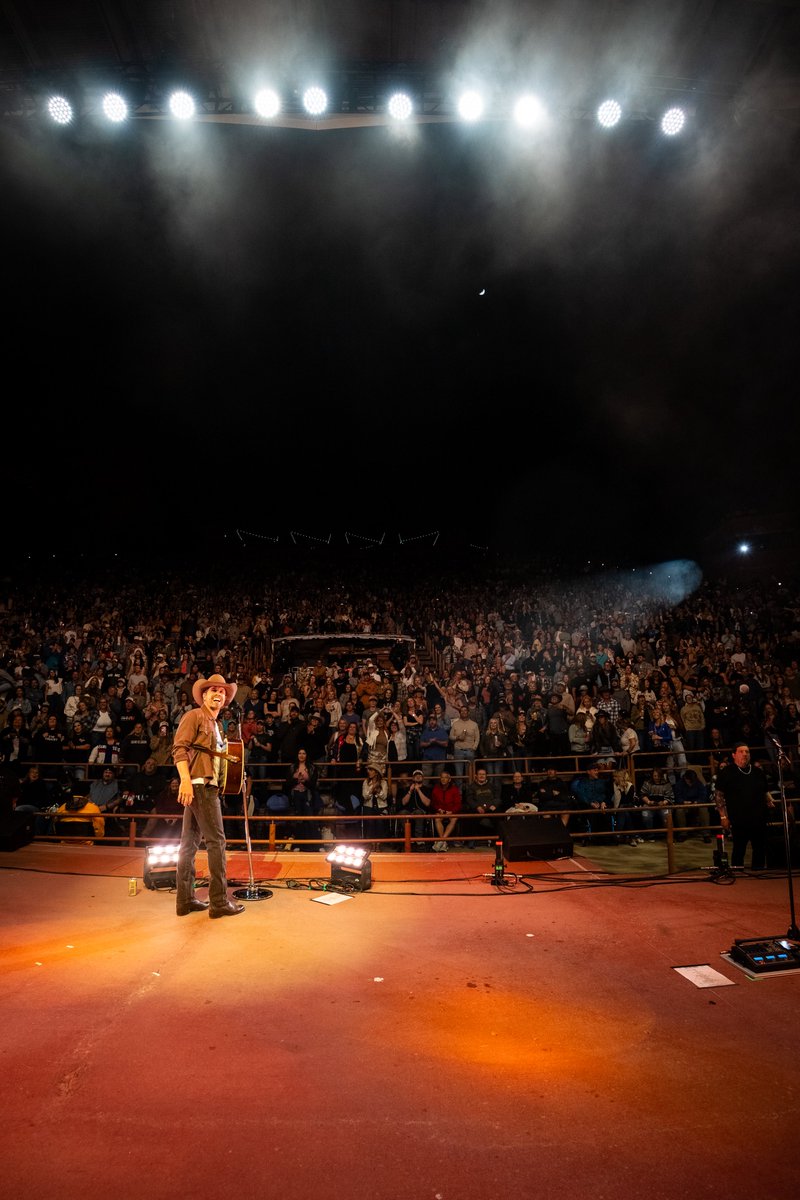 Dustin Lynch tweet media