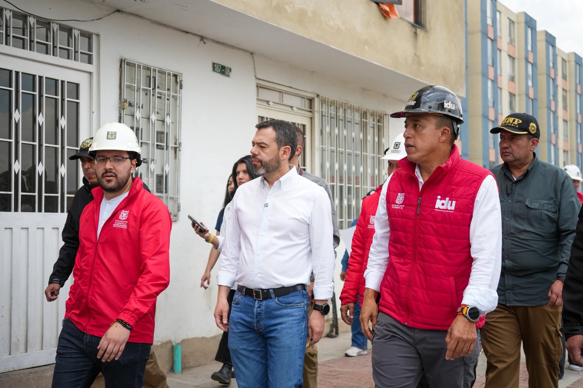 OrlandoMolanoP's tweet photo. Hoy, el alcalde @CarlosFGalan habilitó un nuevo tramo de la cra. Novena (av. Laureano Gómez) en sentido sur–norte. 

Ya son más de 2,3 km que la ciudadanía puede disfrutar, en el sentido sur-norte, entre las calles 170 y 193.

Un vía clave para mejorar la movilidad en el norte de Bogotá, que ayudará a descongestionar la AutoNorte y la cra. Séptima.

A más tardar en junio de este año habilitaremos los 380 metros que aún nos faltan en el sentido norte-sur, y así poder entregar por completo esta obra.

Gracias a la comunidad por la paciencia, entendemos las incomodidades que les ha ocasionado esta obra, que llegamos a destrabar y acelerar para habilitarla.