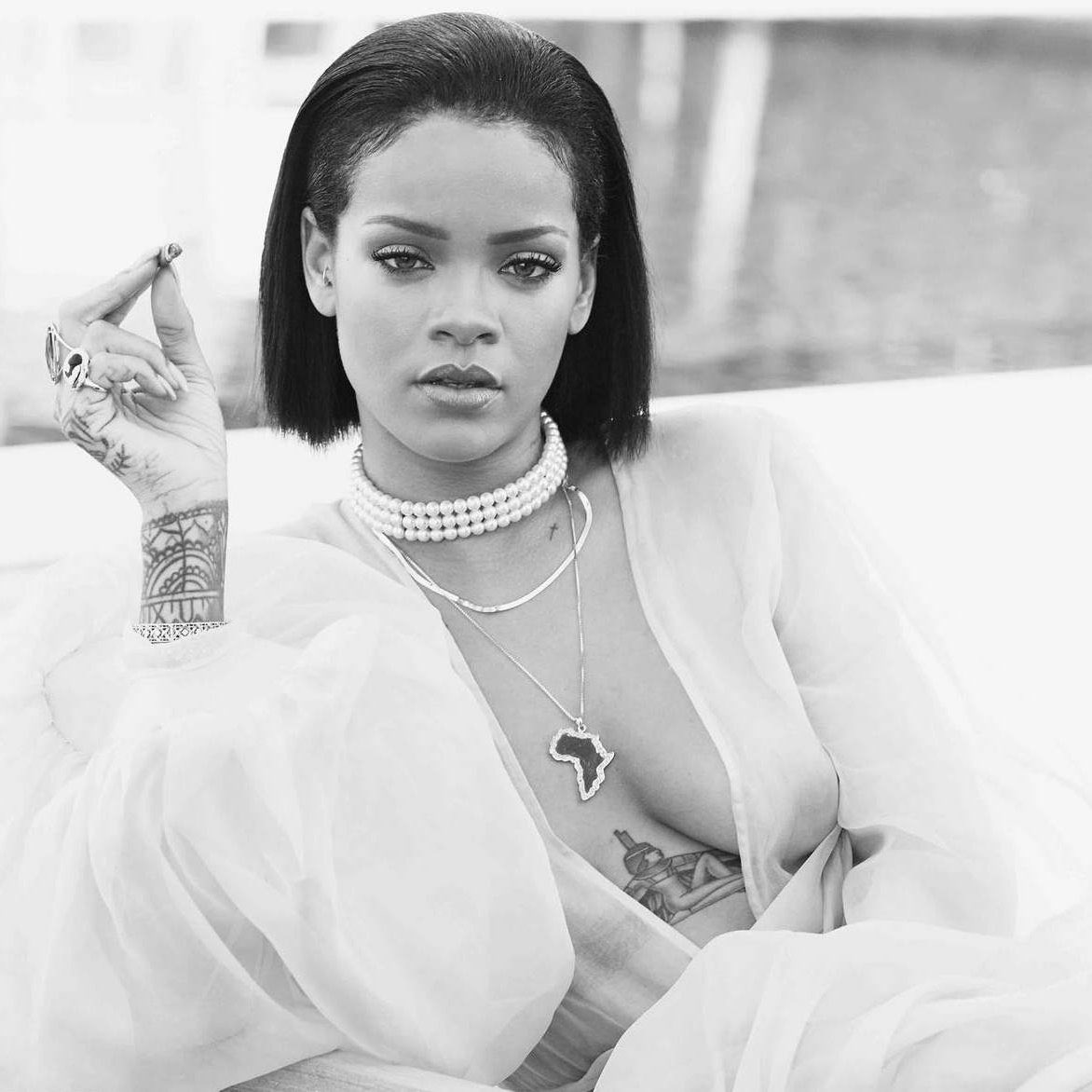 talkofthecharts's tweet image. Rihanna has surpassed 110 million monthly listeners on Spotify for the first time in her career.

She ranks #1 among all female artists nearly 10 years after the release of her last album.