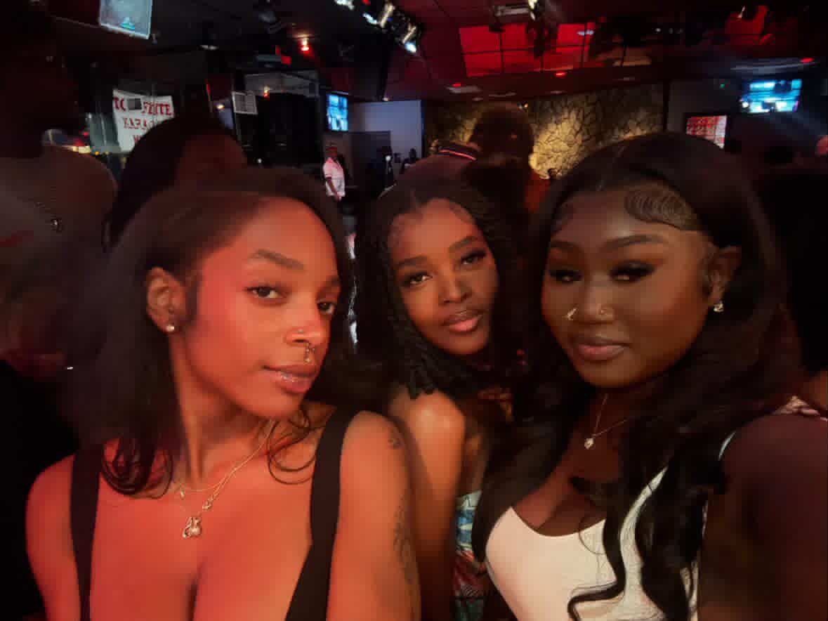 ariithabaker's tweet photo. flite w my queens🥰👩🏽‍❤️‍💋‍👩🏽 https://t.co/NSpWBP204R
