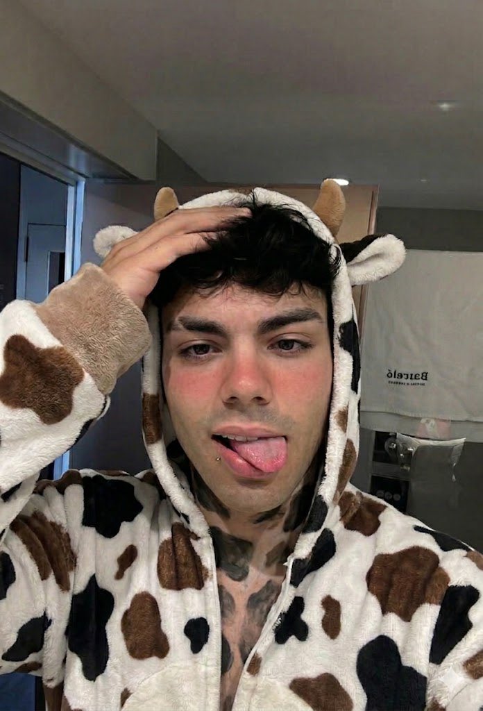 🐮 𝓐𝓷𝓭𝓸𝓷𝓲 tweet media