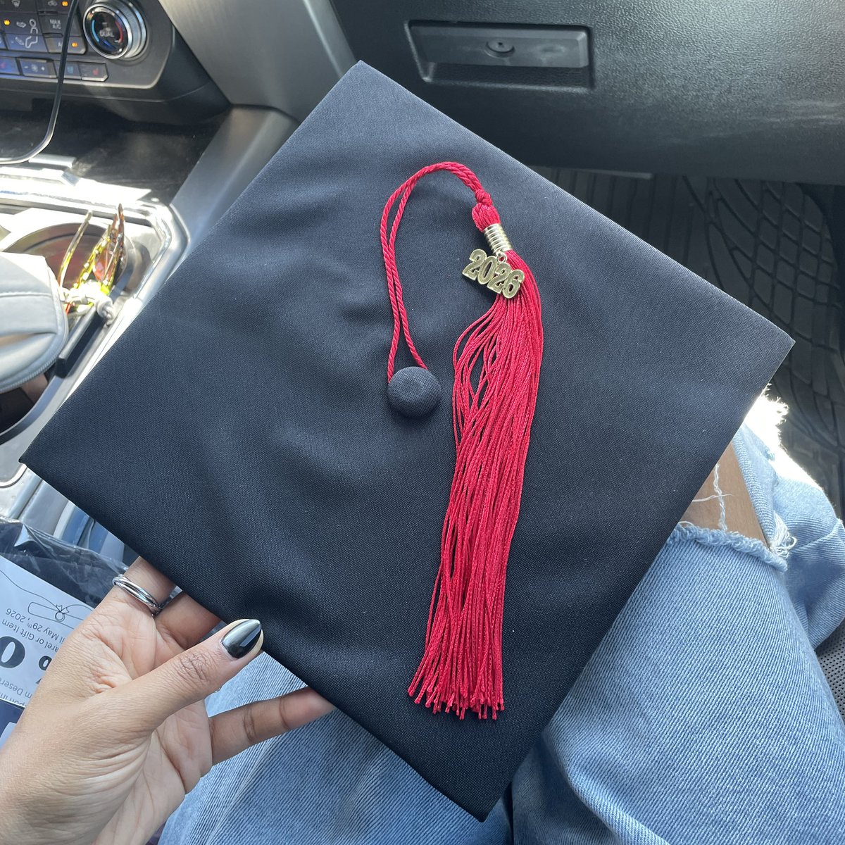 pros of going back to college at 28 when u dropped out in 2019: it’s not as evil. hello associates in art history