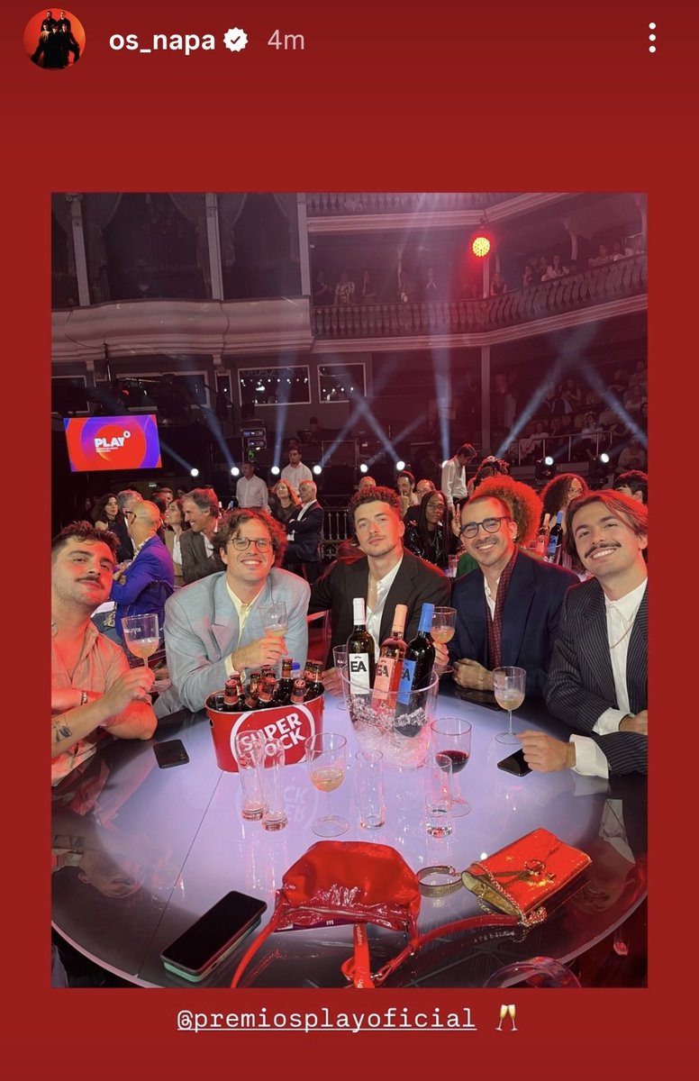 thisissg1989's tweet photo. Someone has brought handbag and purse. #premiosplay #napa #deslocado https://t.co/Oi4lJEC0m9