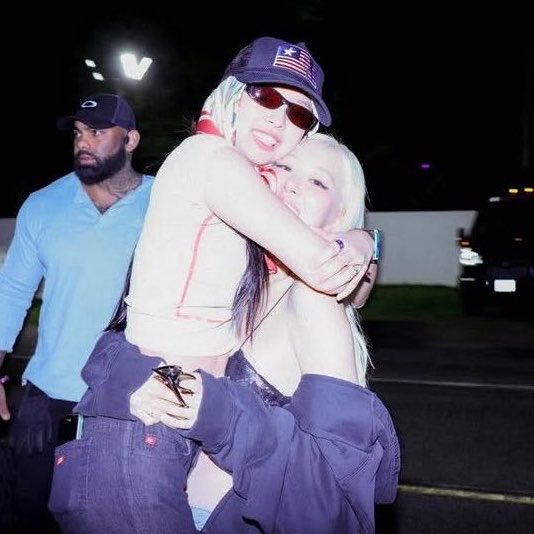 rosé pics tweet media