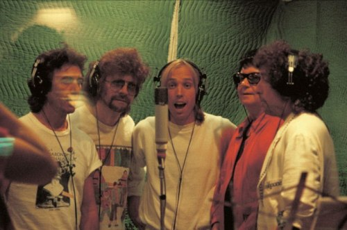 MSolisEscobar's tweet image. Roy Orbison (April 23, 1936 – December 6, 1988) #singer #songwriter, best known for his distinctive, powerful #voice, complex #compositions, and dark emotional #ballads. Orbison grew up in Texas and began singing in a rockabilly/country and western band.
youtu.be/_PLq0_7k1jk?si…