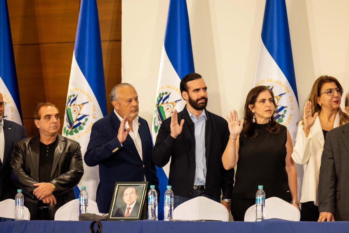 Diario El Salvador tweet media