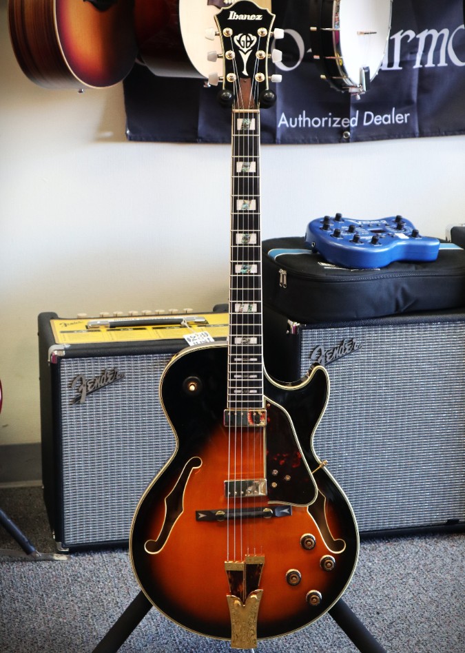 TailoredInNYC's tweet image. A #cold @Ibanez_USA, indeed.  🎸  (cc: @GBguitar)  #groundgame