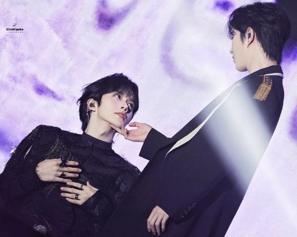 Manic🏳️‍⚧️ tweet media