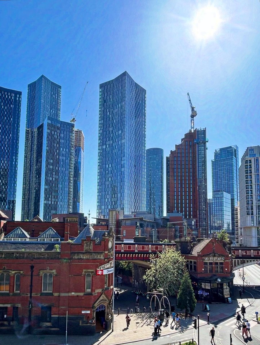 MancLorenzo's tweet image. Lovely day to visit #Manchester Lots of people buzzing from the bars and cafes yet so chilled out walking in the sunshine.