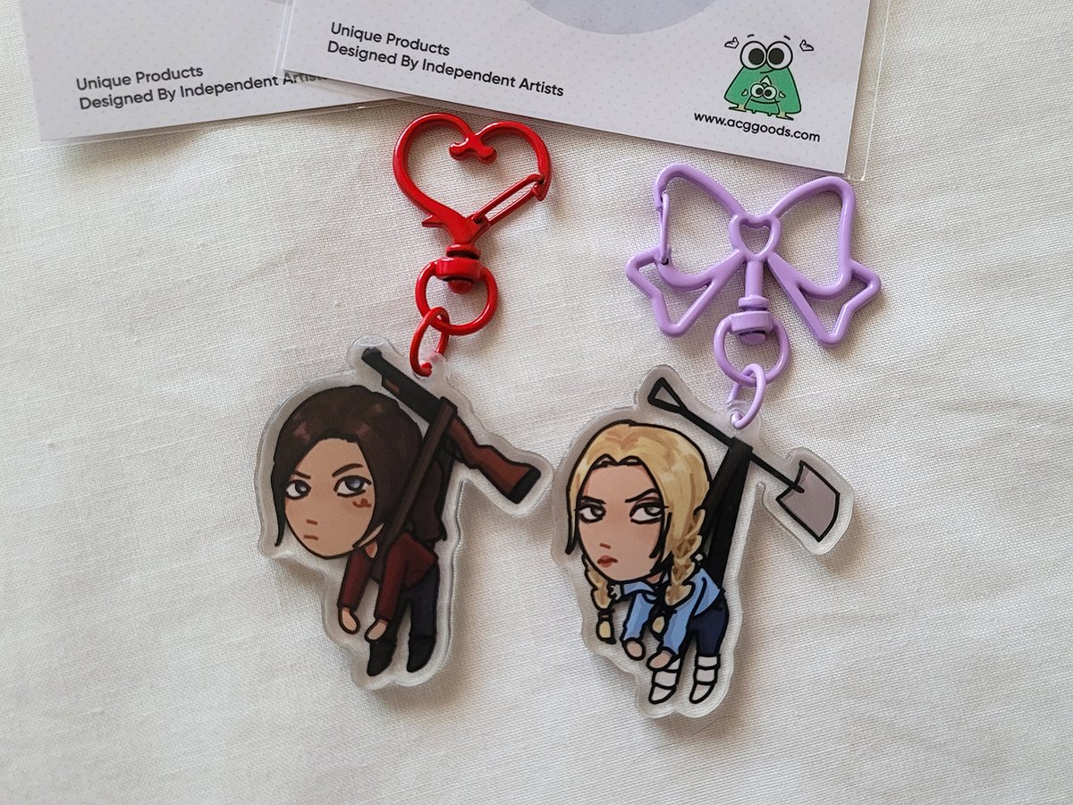 my girls!!! finally got my Claire and Jess keychains by <a href="/WilkoMelo/">WilkoMeloStore</a>  
thank you very much they're adorable 🥹