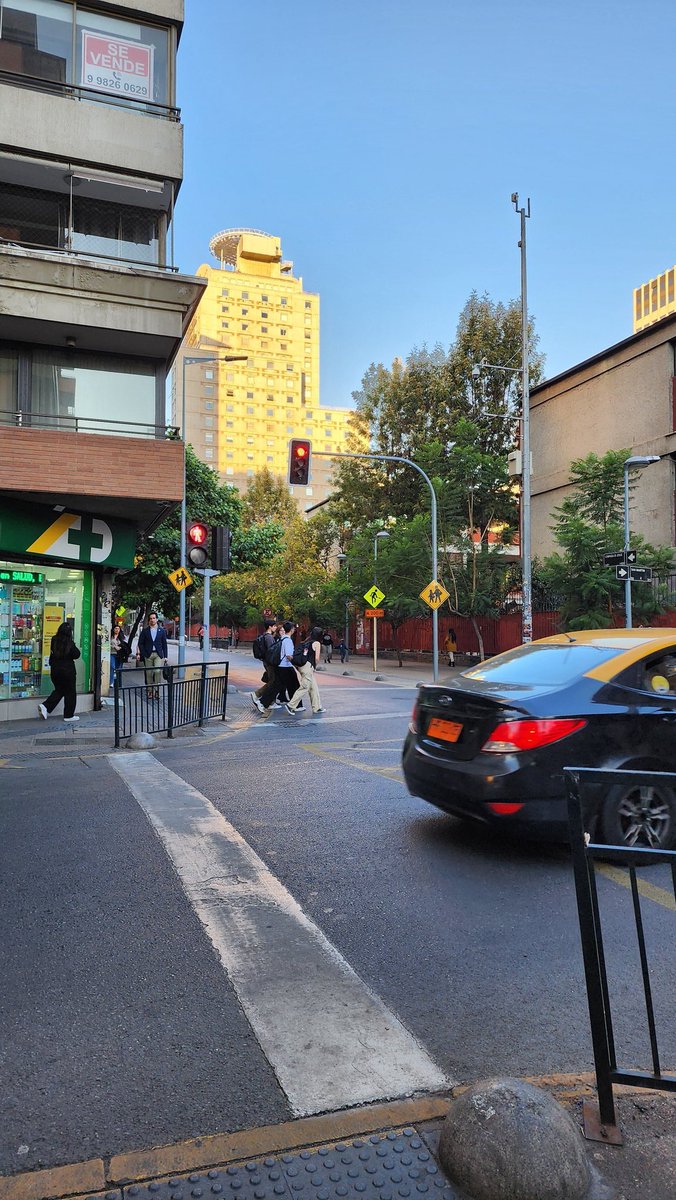 Gracias <a href="/Carabdechile/">Carabineros de Chile</a> por regularizar el tránsito en las calles San Martín con Compañía y detener a las pequeñas marxistas que constantemente cortan esas calles