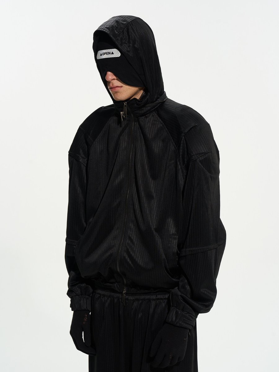 cpctofficial's tweet image. Guard Striped Glove Sport Jacket

Relaxed fit with sport stripe fabric and guard detailing for added structure. Drawcord hem for adjustable fit.

#SportyUtility #StripeDetail #Athleisure #OversizedFit #StreetwearEssential