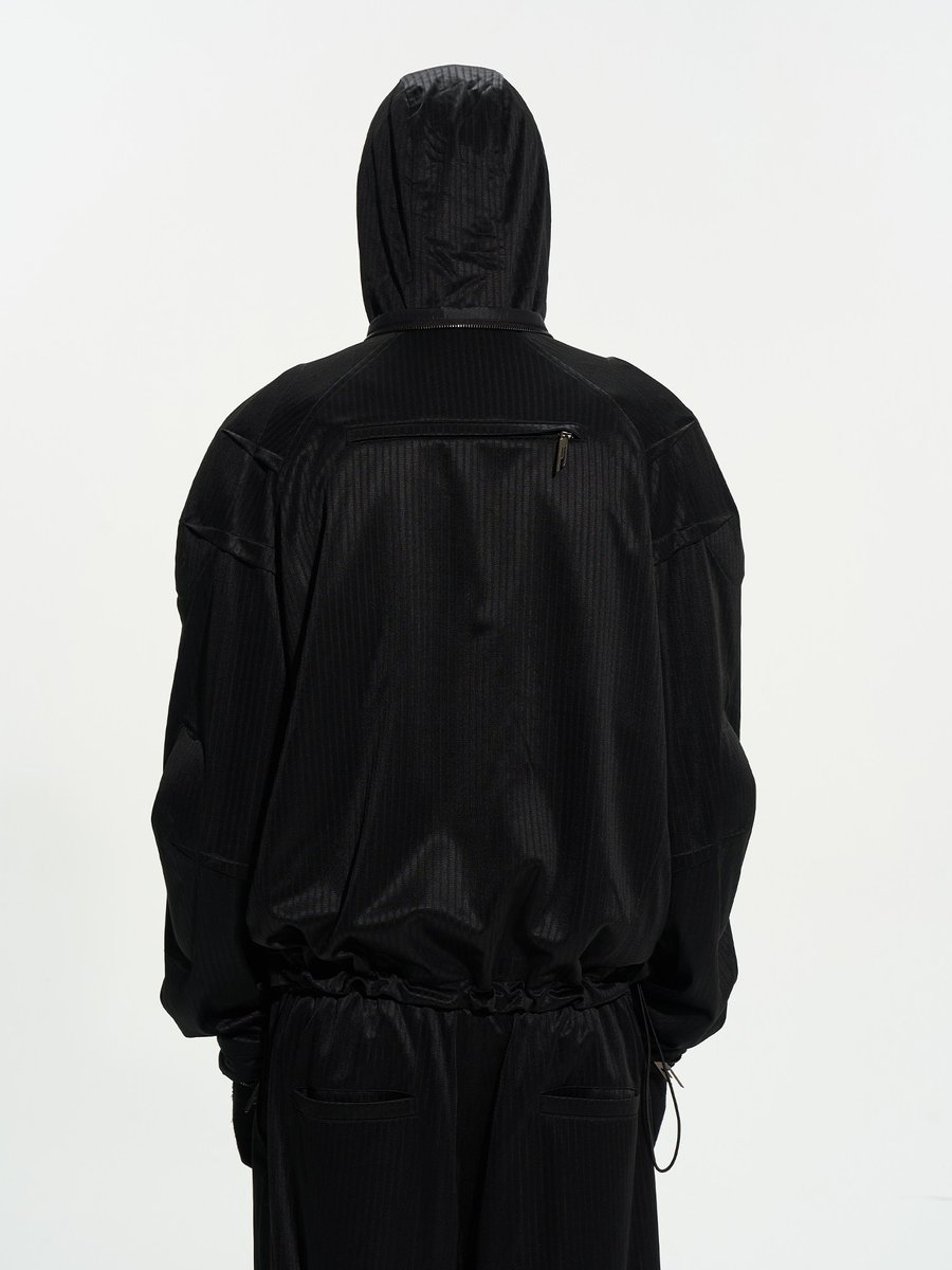 cpctofficial's tweet image. Guard Striped Glove Sport Jacket

Relaxed fit with sport stripe fabric and guard detailing for added structure. Drawcord hem for adjustable fit.

#SportyUtility #StripeDetail #Athleisure #OversizedFit #StreetwearEssential