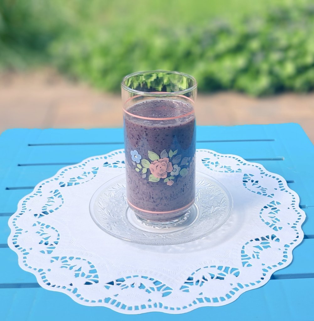 AnneSchlegel1's tweet image. Black &amp;amp; blue smoothie (blackberry, blueberry, banana):  Refreshing, easy treat after a full day of shopping for ingredients!  Saw a lot of beautiful flowers too!  Wishing everyone a great day and evening!  #delicious #homemade
#spring