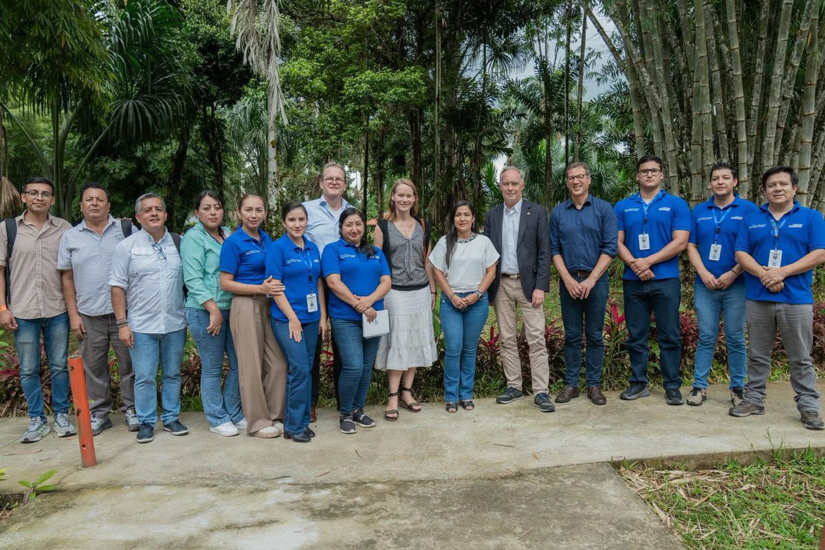 AmazoniaEc's tweet photo. Reunión de trabajo propiciada por la Cooperación Alemana GIZ, en el marco de la visita del Embajador de Alemania al territorio amazónico, con el objetivo de dar a conocer las atribuciones, competencias y estructura de la STCTEA.

Un propósito amazónico nos une 🍃

#ElNuevoEcuador https://t.co/EMSO8PK1ey