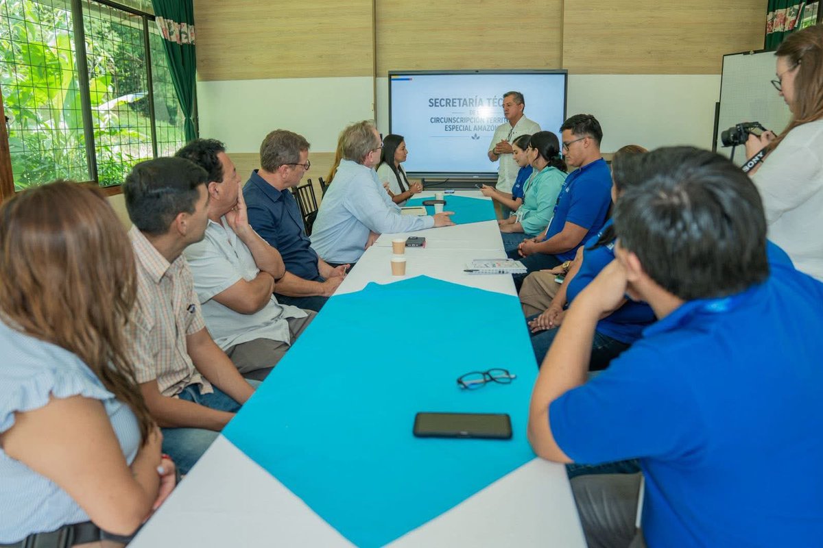 AmazoniaEc's tweet photo. Reunión de trabajo propiciada por la Cooperación Alemana GIZ, en el marco de la visita del Embajador de Alemania al territorio amazónico, con el objetivo de dar a conocer las atribuciones, competencias y estructura de la STCTEA.

Un propósito amazónico nos une 🍃

#ElNuevoEcuador https://t.co/EMSO8PK1ey