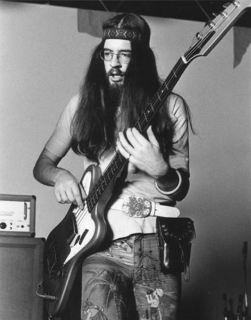 MSolisEscobar's tweet image. Glenn Cornick (23 April 1947 – 28 August 2014) #bass #player, founding member of the #rock #band Jethro Tull. Rolling Stone has called his playing with Tull as “stout, nimble underpinning, the vital half of a blues-ribbed, jazz-fluent rhythm section”.
youtu.be/1-STD4TfedM?si…