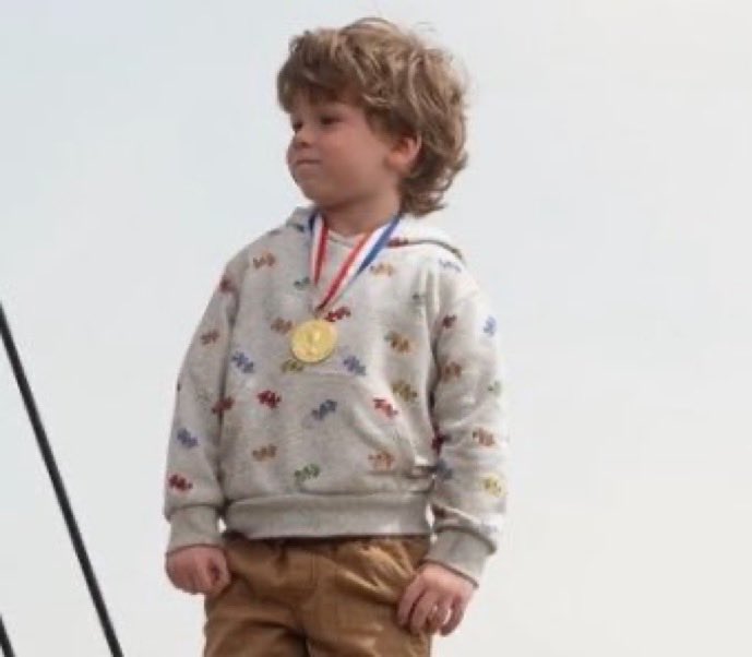 nick is at the motel ४ tweet media