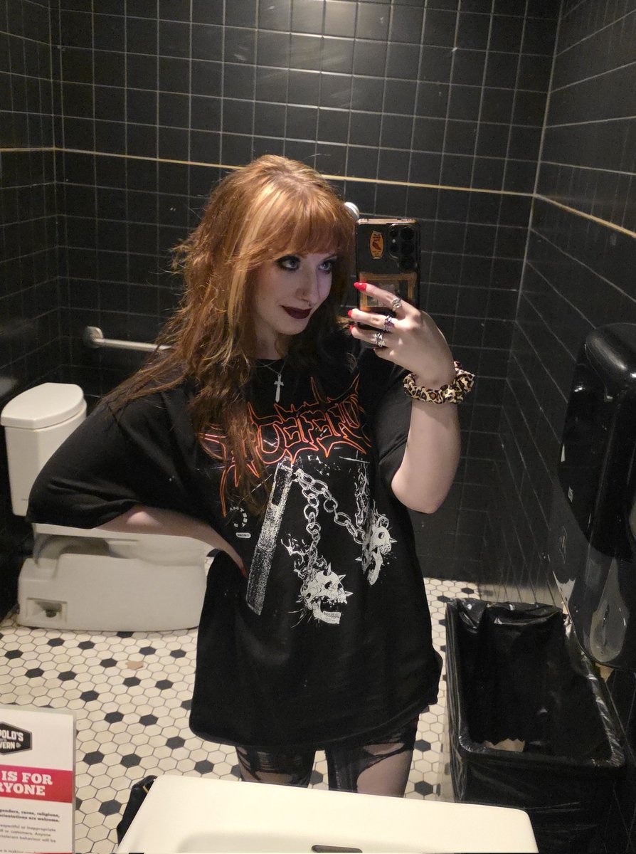 Goth Ms Frizzle 🧚🏻‍♀️ tweet media