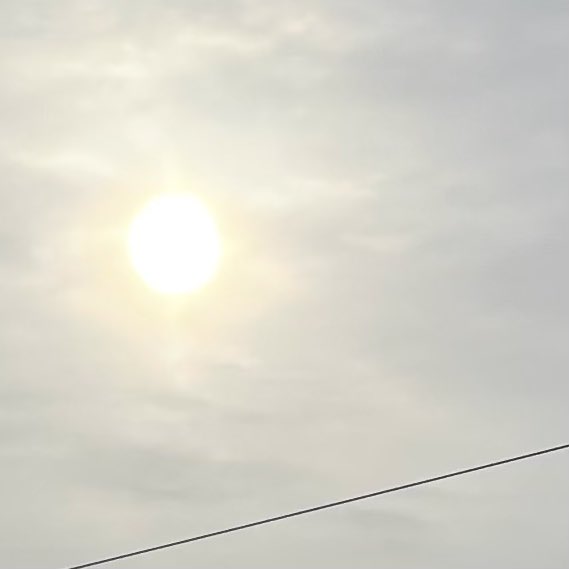おはようございます。
さぁ、
今日もがんばっていきましょう！
#朝空 
#空 #朝陽 #雲 #sky #イマソラ