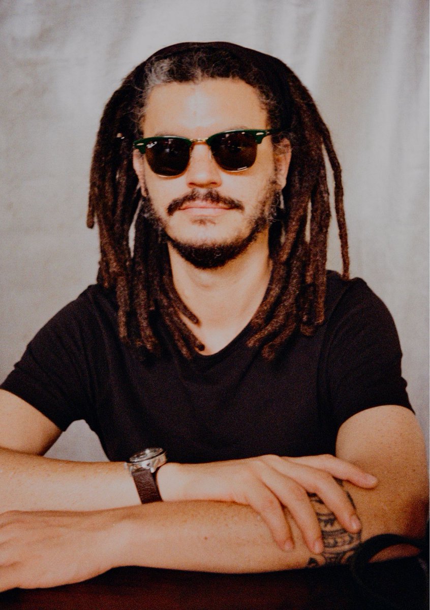 marcogomes's tweet image. Retrato ❤️ câmera Olympus Pen EES-2 (1968), half-frame; filme Fujifilm ISO200@400 vencido em 11/2025; revelação e scan: @granulado.br asa norte df.

#portrait #analog #filmphotography #ishootfilm