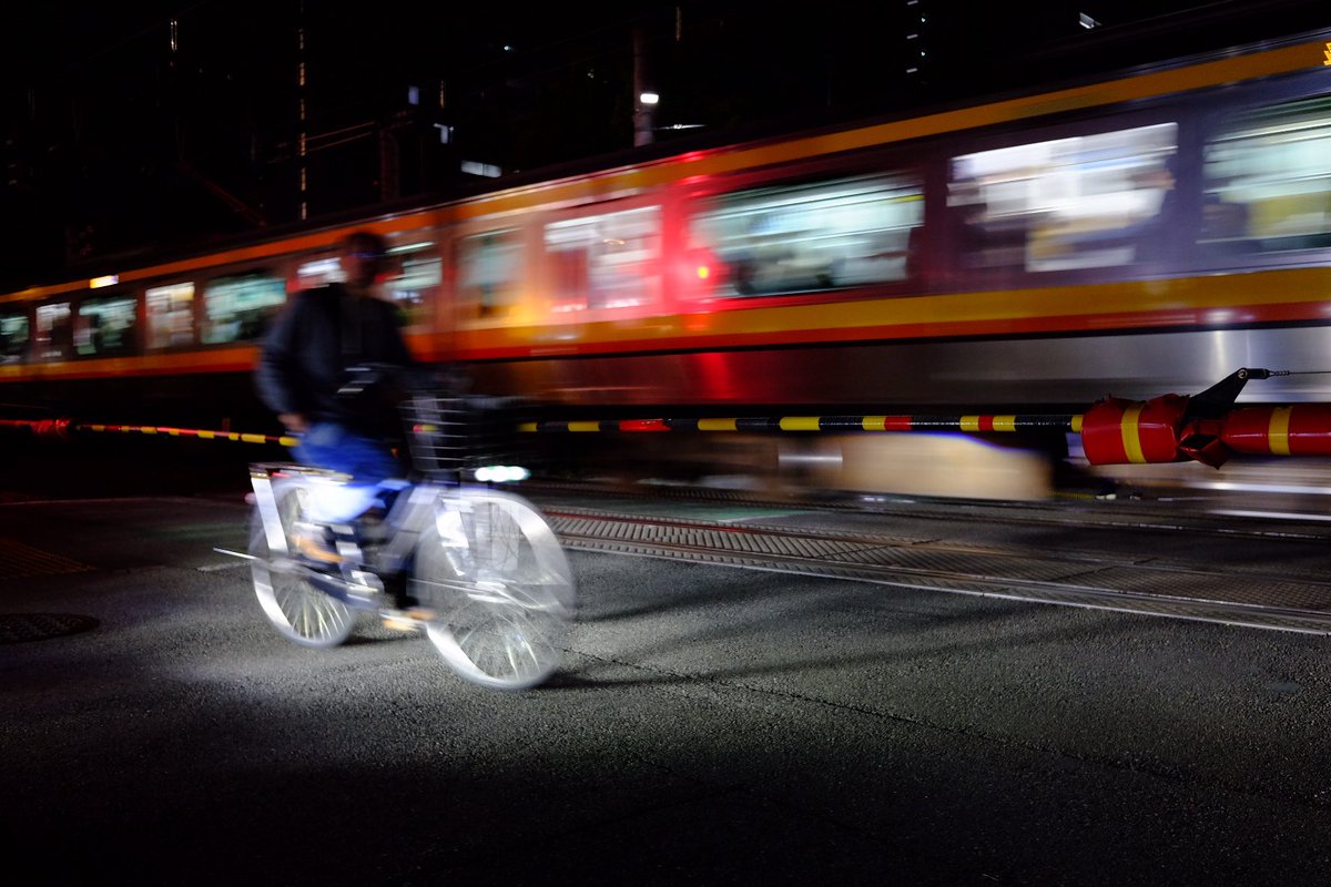 mitsufoto's tweet photo. 昨夜も夜のウォーキング🚶…

最近の悩みは長い距離を歩くと翌日膝が痛くなること🦵😅

#写真好きな人と繋がりたい
#写真撮ってる人と繋がりたい
#ファインダー超しの私の世界
#写真で伝える私の世界
#キリトリセカイ 
#ストリートスナップ
#スナップ写真
#fujifilmX70 https://t.co/6Obh22tl84