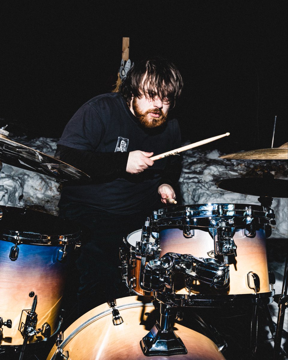 Neverless_am's tweet photo. SPLIT RELEASE IS OUT!
Anywhere you stream music, it’s available! We got the music video coming out Wednesday the 29th! 👀👀👀

We appreciate everyone for listening to our music, coming to shows, and all the new follows! We got so much more in the works for you 😈

📸 @jvck.photo https://t.co/2zbRZ9tgJx