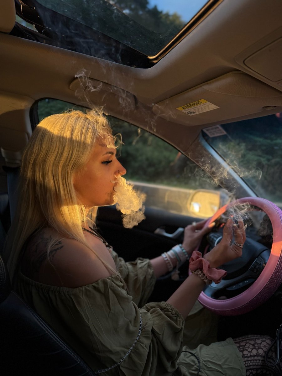 sυmmᥱr 𝜗𝜚 Bday April 27th tweet media