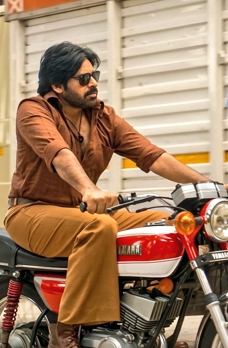 KalyanFanatics's tweet image. Frames Of #OG 🔥🔥🩵👌
Sujeeth Hollywood- "Master Piece ✅
Thread......(1/4)