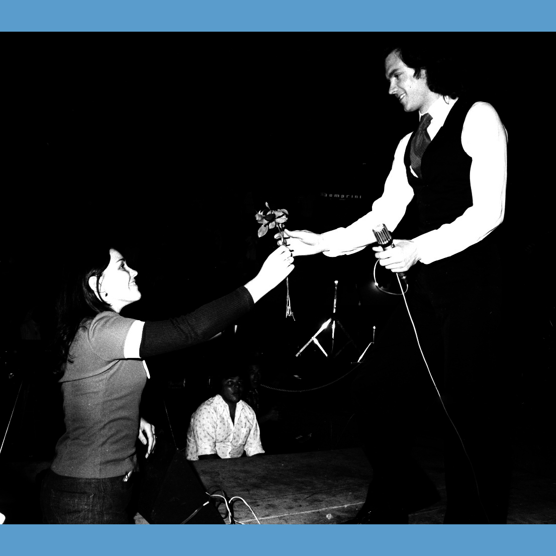 CamiloSesto's tweet photo. En este #tbt recordamos que este 22 de abril se cumplió el 50 aniversario de la primera visita de Camilo Sesto a #CostaRica, llegó al país para actuar en el Gimnasio Nacional en una presentación popular, y el mismo día una cena de gala en el Hotel Irazú.

Fotografías de archivo bajando del avión, concierto en el Gimnasio Nacional Eddy Cortés y anuncios de prensa del Diario @nacion 

📸 Archivo Camilo Sesto

#CamiloSesto #CamiloEterno #CamiloSuperstar #throwbackthrusday #JuevesDeRecuerdos