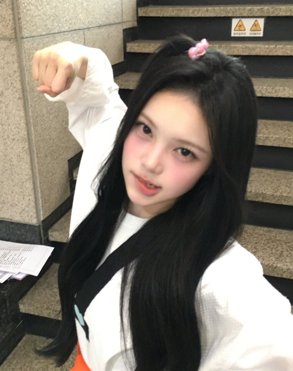 Siap menjadi garda terdepan #s2uselcaday #Ian #이안 #hearts2hearts

*Mff telat, ketiduran pls