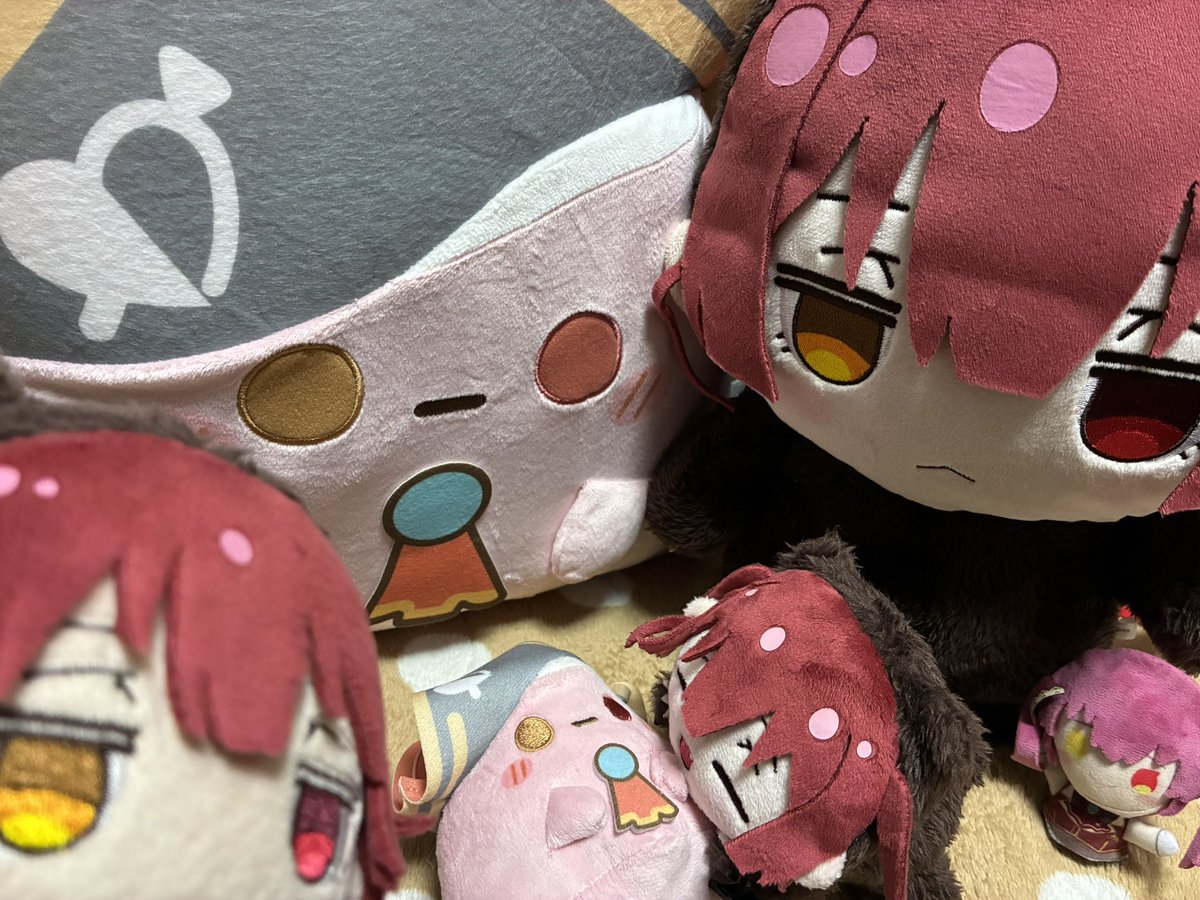 我が家にもせんちょたちがやってきたよ、クマリン！

さっそく #マリンぬい の歓迎を受けてる…
可愛いね…🥰((🧸🏴‍☠️🧸))