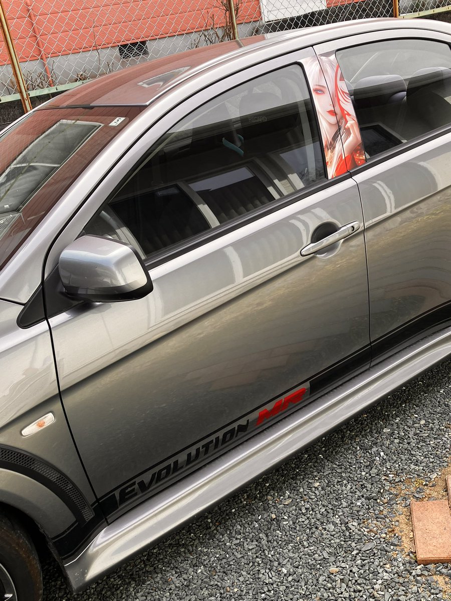 You-each-low tweet media