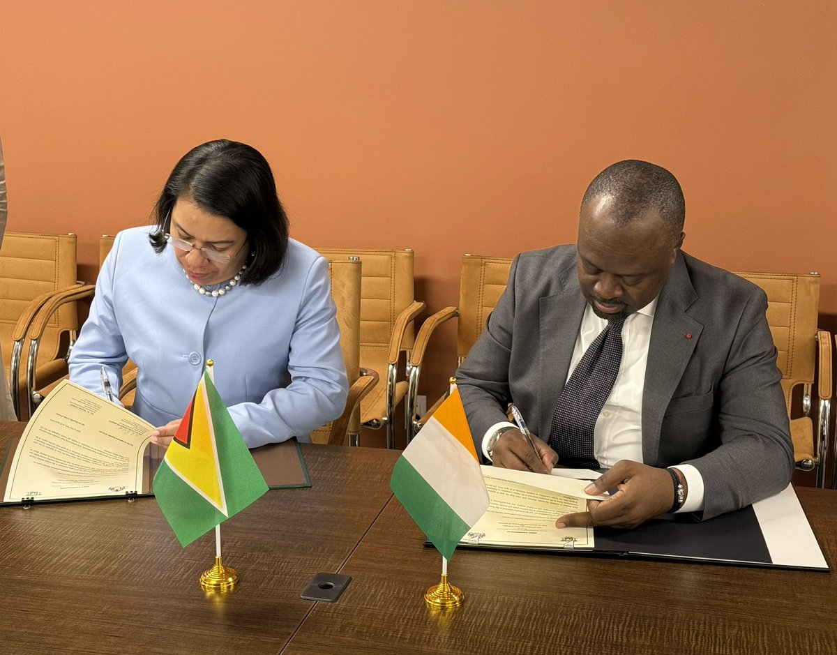 CotedivoireOnu's tweet image. #DiplomaticRelations
#GUYANA 🇬🇾 #CIV🇨🇮
A new chapter in international relations opened for the Republic of Côte d’Ivoire and  the Cooperative Republic of Guyana with the signing of a joint communiqué establishing diplomatic relations between both countries.
The agreement, signed