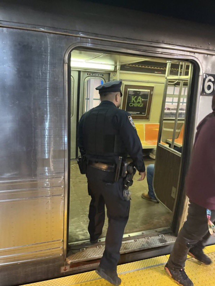 NYPD100Pct's tweet image. Good night #Rockaway 
Here, are a few tips while you are on the train or waiting for the train.
🚊Don’t bury your head into your cellphone, tablet, or laptop.
🚆When you have your headphones 🎧 on, the volume shouldn’t be too high that the only thing you can hear is your music.
