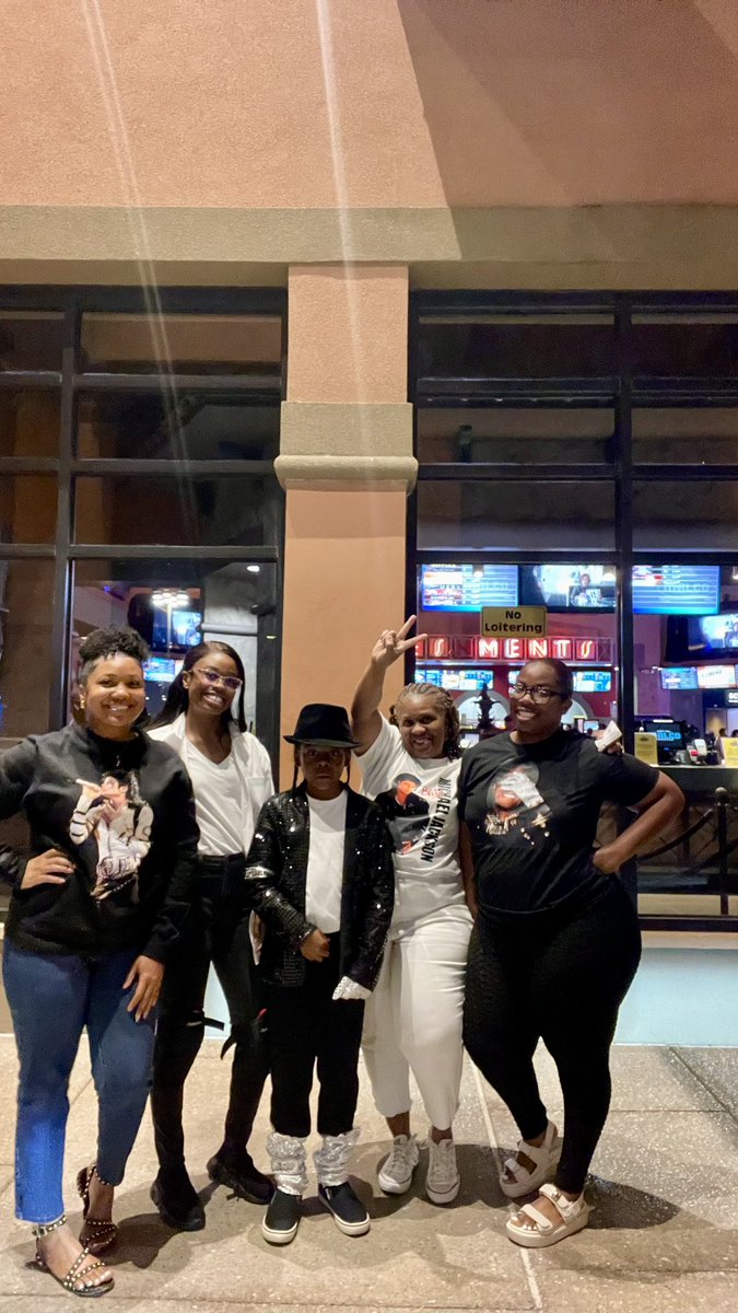 allofdestiny's tweet image. Last night’s pre-show with my family🎬✨ Got to see the new Michael Jackson movie and yal… amazing from beginning to end. Can’t wait to watch it again! 🖤 #MichaelJackson #MovieNight #FamilyTime