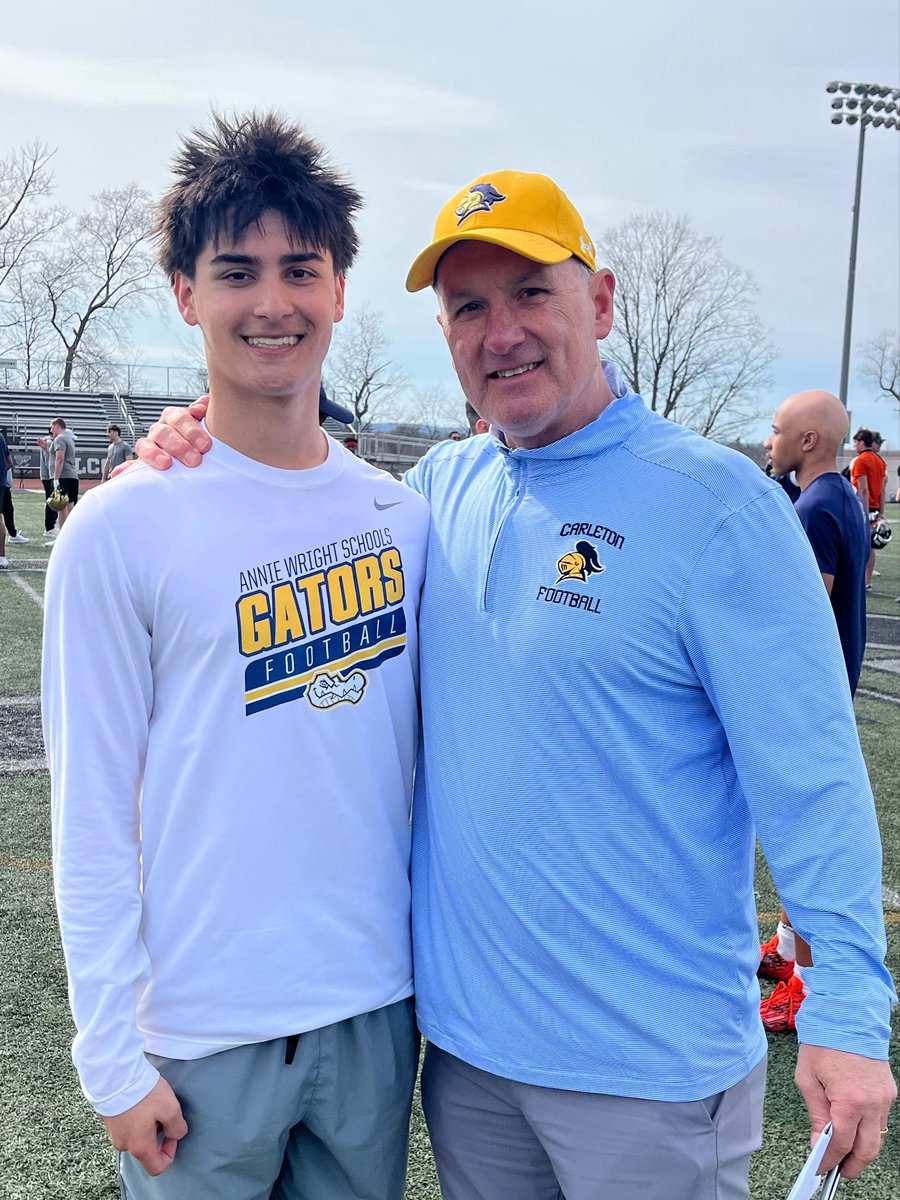 CMFinch2027's tweet image. Thanks for the note, @CoachJournell 🏈 It was great to see you at Red &amp;amp; Black Camp and I can’t wait to get to campus next week to learn more about @CarletonFB 
#KeepStackin #ClassOf2027 #StudentAthlete #FootballRecruit @aws_football 

@AndrewNemec @JordanJ_ @BrandonHuffman