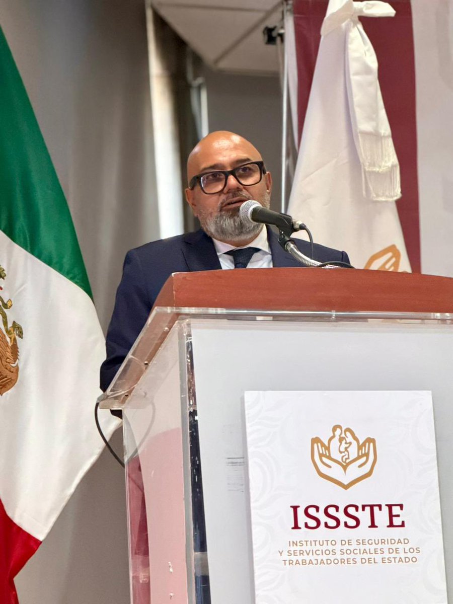 MorenoMarioB's tweet photo. Hoy tuve el honor de asistir al Foro Internacional “Salud para todas y todos” del @ISSSTE_mx , un foro verdaderamente enriquecedor. Fue una oportunidad invaluable para reflexionar sobre la importancia de los cambios y las transformaciones que se están llevando a cabo bajo la dirección de nuestro director general, el Dr. @martibatres . 

¡El compromiso con el bienestar de la derechohabiencia es más fuerte que nunca!

Quiero extender una felicitación muy especial a varios de los ponentes por sus excelentes intervenciones:

•@RockAvilaISSSTE , Director de Oficinas de Representación, por su gran ponencia sobre el Trato Digno. Sus palabras nos recordaron la esencia de nuestra labor y la importancia de la empatía y solución en cada interacción. ¡Excelente aporte!

•Mi querida compañera y amiga @TDanielaMunoz , quien nos habló de forma magistral sobre el Tequio Elena Arizmendi y su importancia en el ISSSTE. ¡Gracias, Dani, por compartir tu conocimiento y pasión por este proyecto del cual eres clave!

También agradezco enormemente a la directora @RocioVillarauz por la invitación a este evento tan importante. Su liderazgo y visión son fundamentales para seguir avanzando en la mejora continua de nuestra institución.

Foros como este nos permiten entender y sumarnos a las transformaciones que el Dr. Batres impulsa, fortaleciendo el ISSSTE y reafirmando nuestro compromiso con la salud y el bienestar de todas y todos los trabajadores del Estado.

¡Sigamos trabajando juntos por un ISSSTE más humano, eficiente y cercano a la gente!