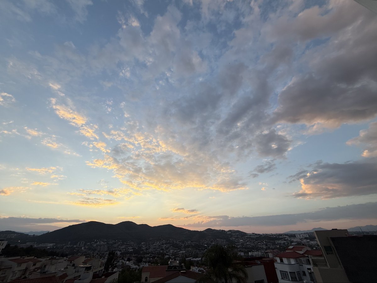 SapisimoG's tweet photo. Buenas noches amigos obradoristas de ❤️ #EsUnHonorEstarConClaudiaHoy #MaruCamposApatrida #MonrealTraidor https://t.co/PZXsXlsEkQ