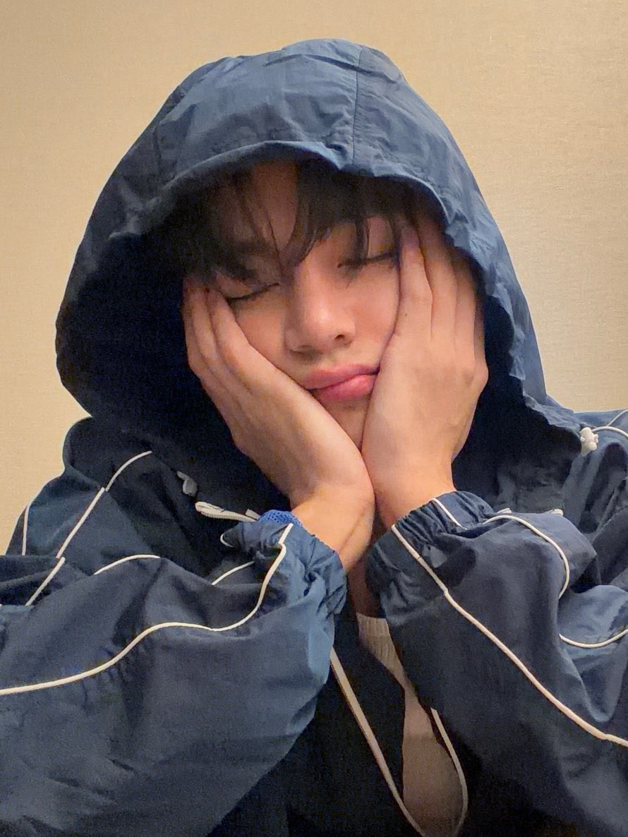 han is seeing bts ✨ tweet media