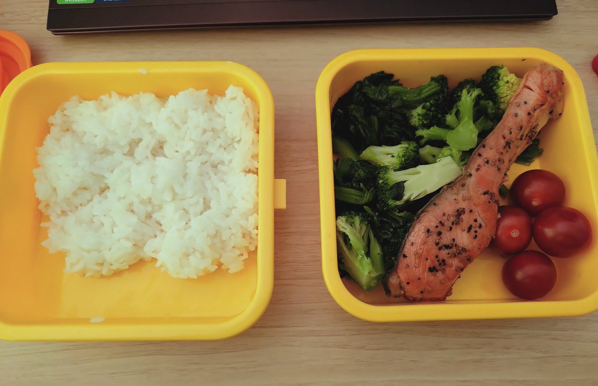 弁当生活５日目
たまには魚を食う