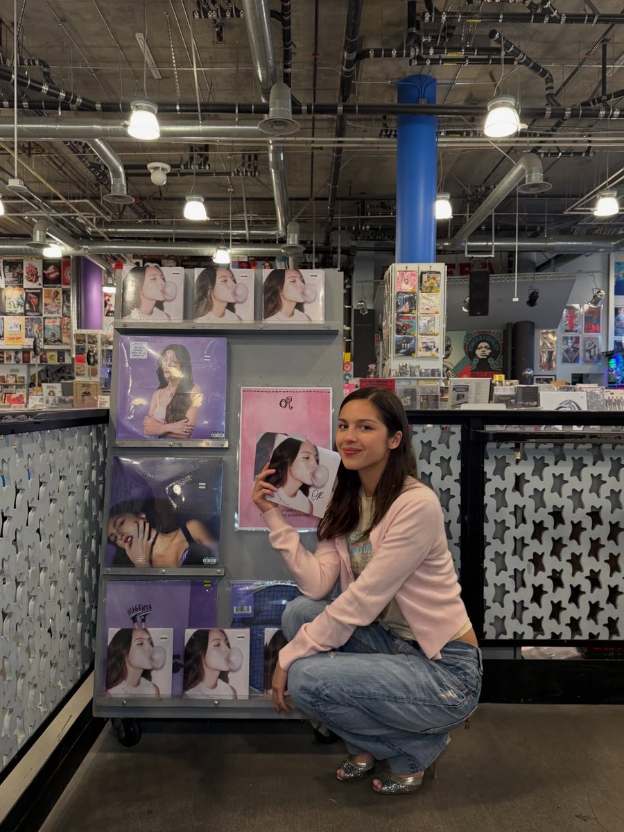 Harold_Dollar's tweet image. 💜Olivia Rodrigo💜released her new single titled "drop dead" and she's so thankful for the love there is for it😃📸👍#OliviaRodrigo #singer #songwriter #actress #artist #Sour #Guts #OR3 #destiny #love #karaoke #pink #thankful #real #authentic #dropdeadkaraoke