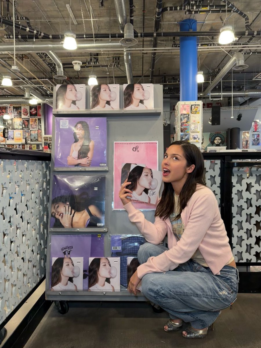 Harold_Dollar's tweet image. 💜Olivia Rodrigo💜released her new single titled "drop dead" and she's so thankful for the love there is for it😃📸👍#OliviaRodrigo #singer #songwriter #actress #artist #Sour #Guts #OR3 #destiny #love #karaoke #pink #thankful #real #authentic #dropdeadkaraoke