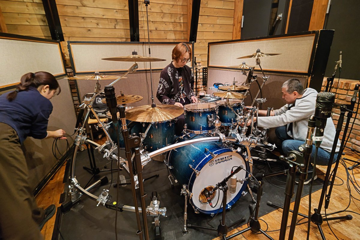 marinadelray530's tweet image. On Drums “青山英樹”

そう！日本一忙しいドラマーと
言っても過言ではない猛者🥁

セッティングなう！(^∇^)

#Recording
#Drum
#青山英樹