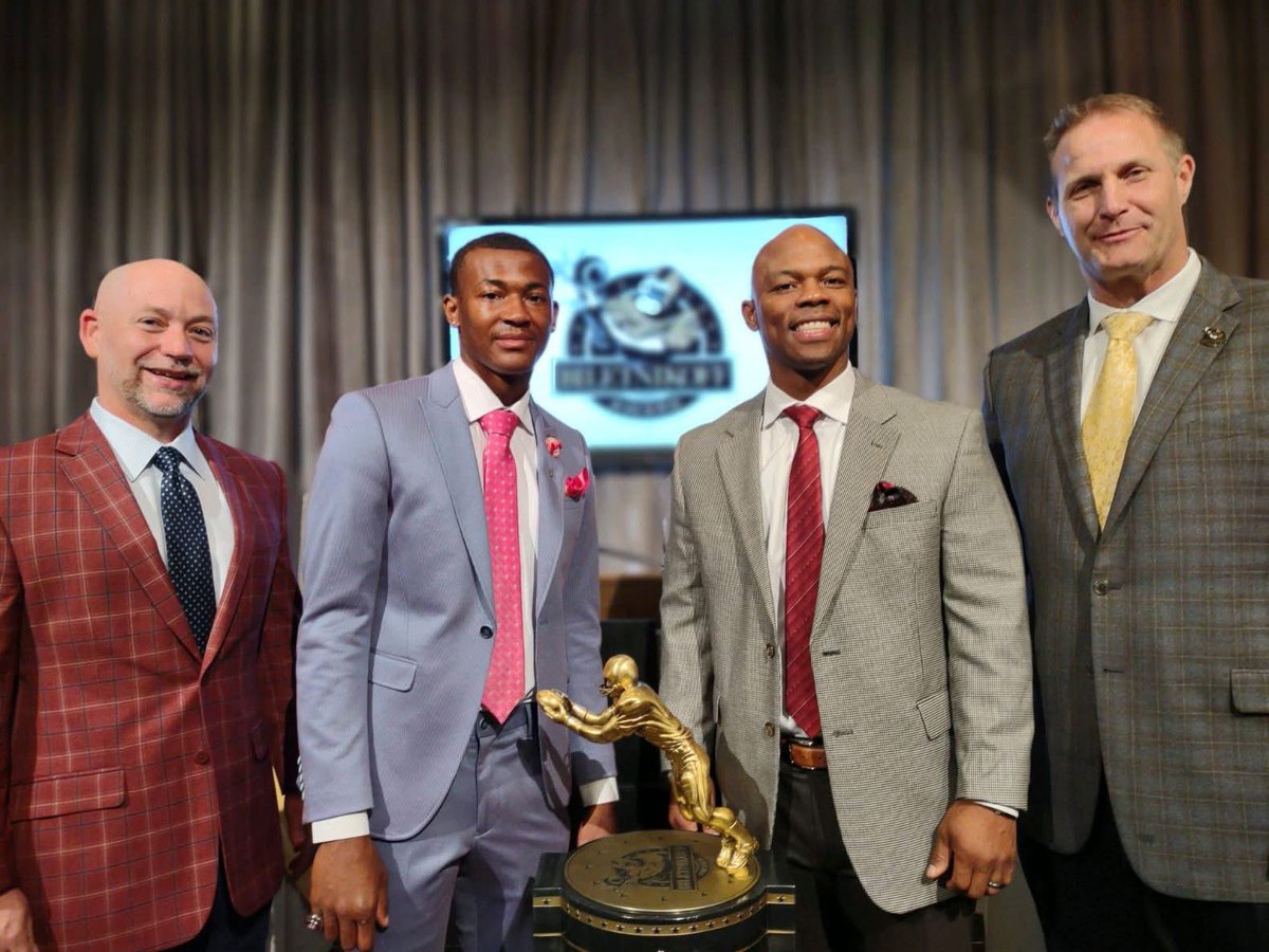 Crimson Clio in Midnight Green🪽 tweet media