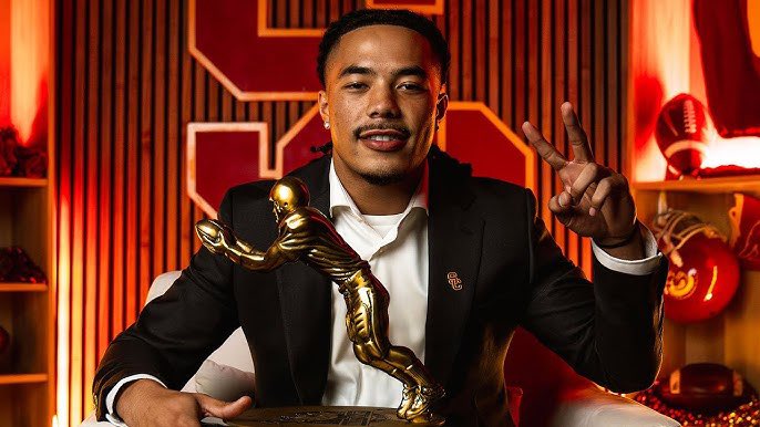 Crimson Clio in Midnight Green🪽 tweet media