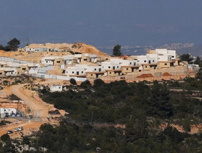 almayadeen_es's tweet photo. 🔴 "Israel" impulsa plan para expandir asentamientos en Cisjordania

⭕️"Israel" acelera la expansión de asentamientos en el norte de Cisjordania con planes de retorno a Ganim, Homesh y Sanur.

✔️ Lee más: https://t.co/1f6flQe3Zh

#IsraelGenocida #Cisjordania #Asentamientos https://t.co/d3kOocF9UW